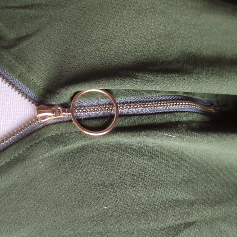 Green Sleeve Top W/ Zipper embellishments NWOT - Picture 2 of 6